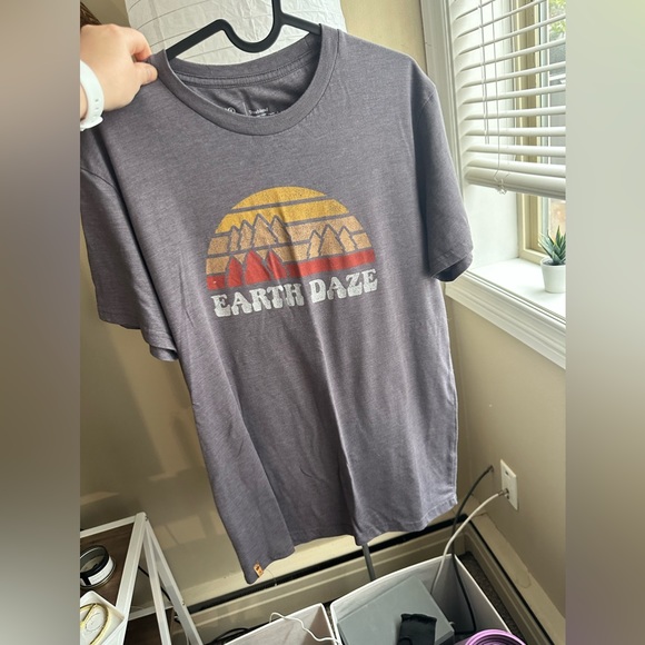 tentree Other - TenTree Graphic T Shirt